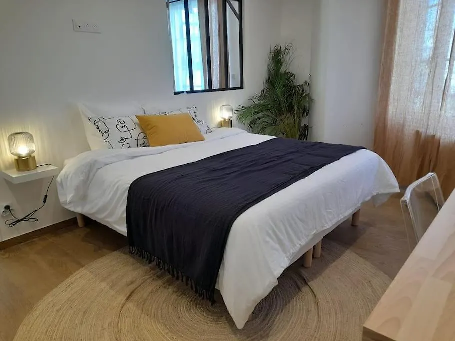 Neo'Art Appartement Face A La Gare * * * Aulnay-sous-Bois 0*,  France