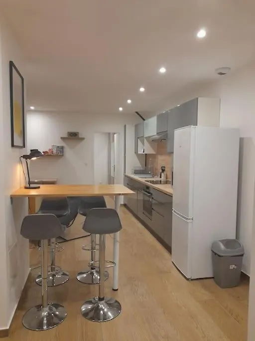 Neo'Art Appartement Face A La Gare * * * Aulnay-sous-Bois Apartment