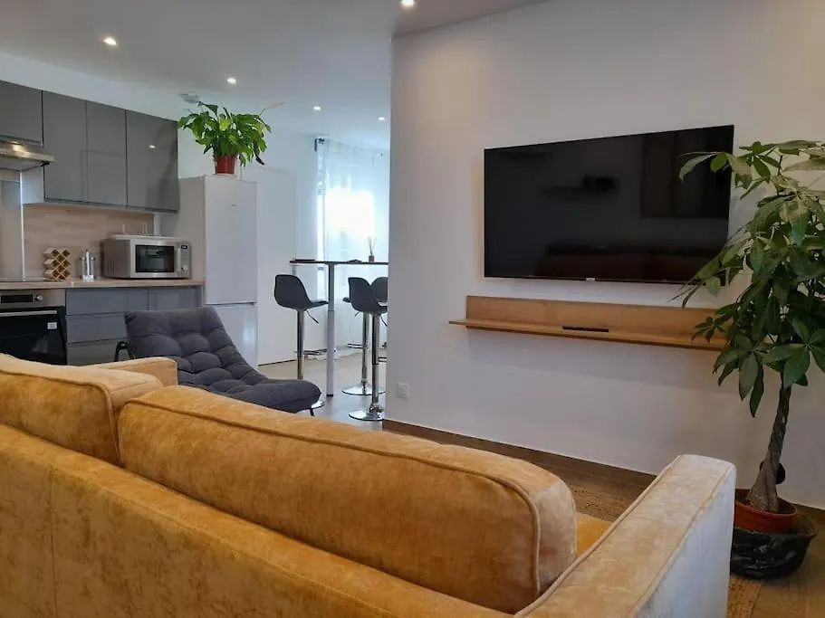 Neo'Art Appartement Face A La Gare * * * Aulnay-sous-Bois Apartment