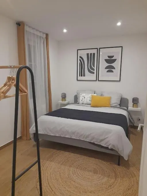 Neo'Art Appartement Face A La Gare * * * Aulnay-sous-Bois 0*,  France